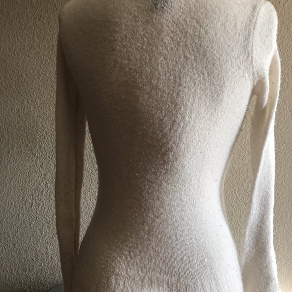 White v-neck sweater - Picture 3 of 4